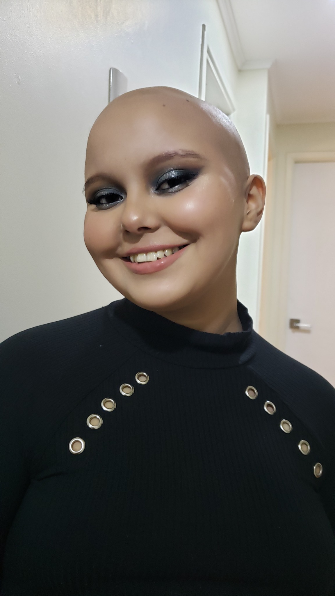 Nachita sonriendo